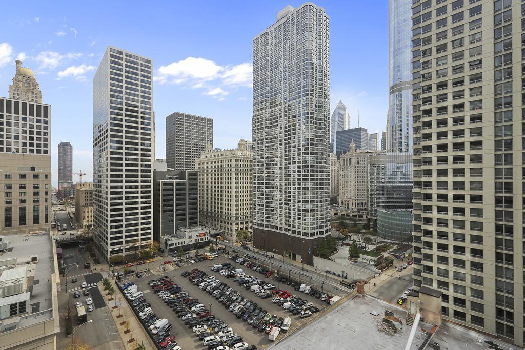 Bridgestreet At State And Grand Aparthotel Chicago Exterior photo