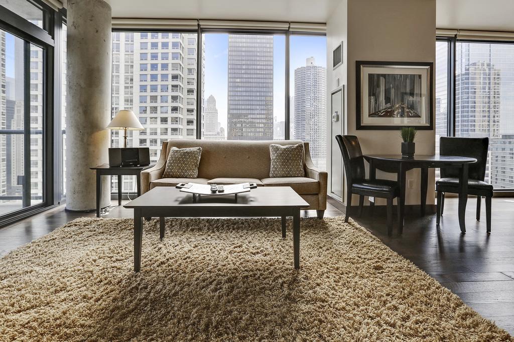 Bridgestreet At State And Grand Aparthotel Chicago Exterior photo