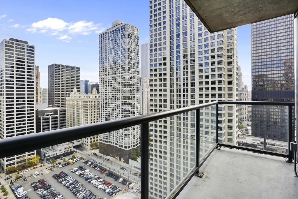 Bridgestreet At State And Grand Aparthotel Chicago Exterior photo