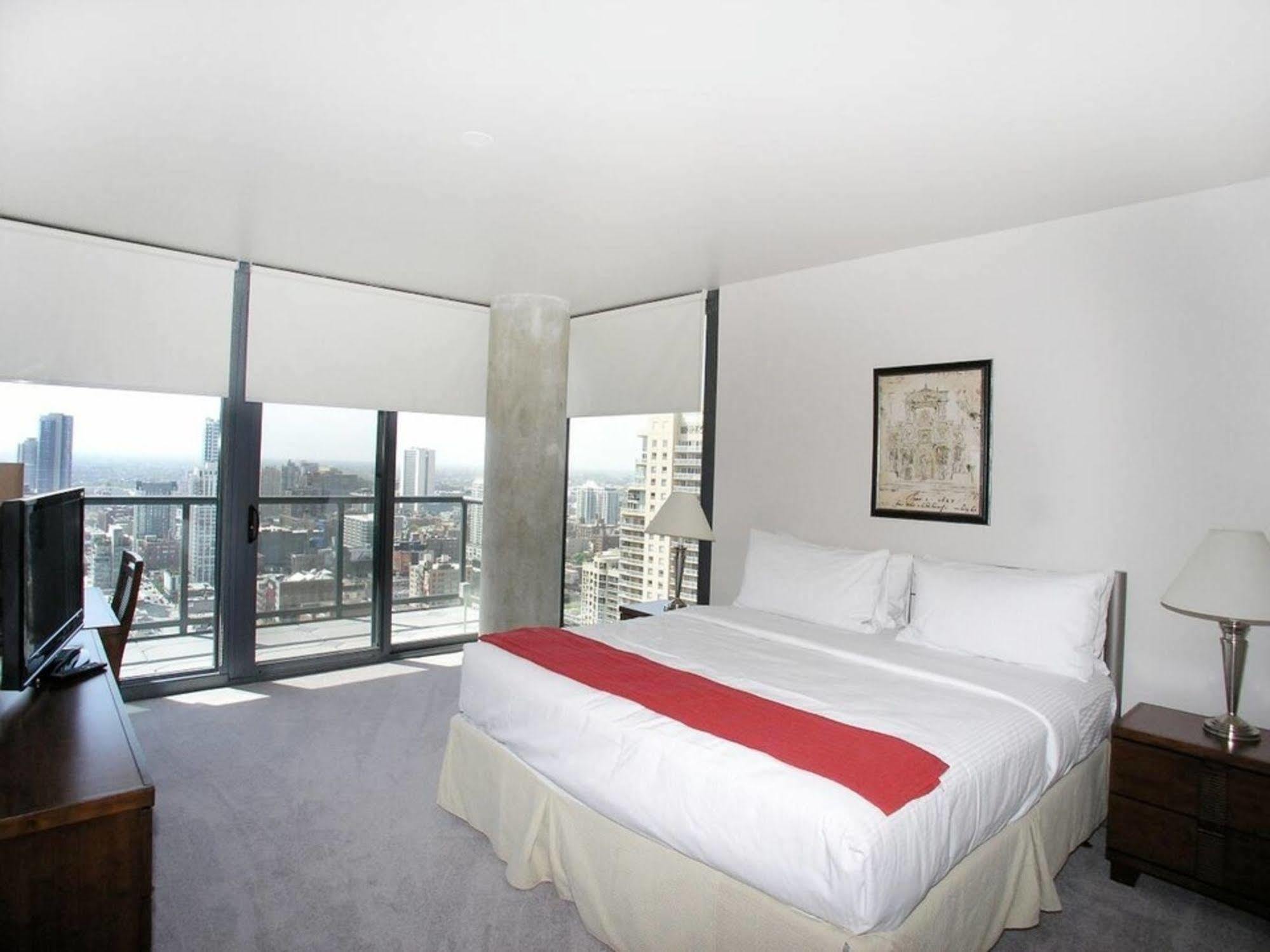 Bridgestreet At State And Grand Aparthotel Chicago Room photo
